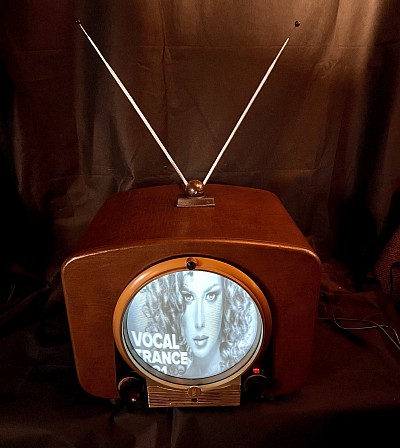1948 Zenith tube TV, 12” round CRT display