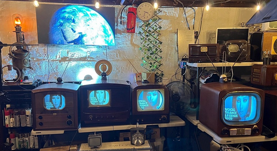 RetroManiaNY- intro video ⬇️