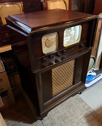 1947 General Electric TV/Radio Console.
